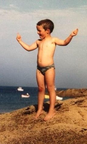 Victor enfant sur la plage